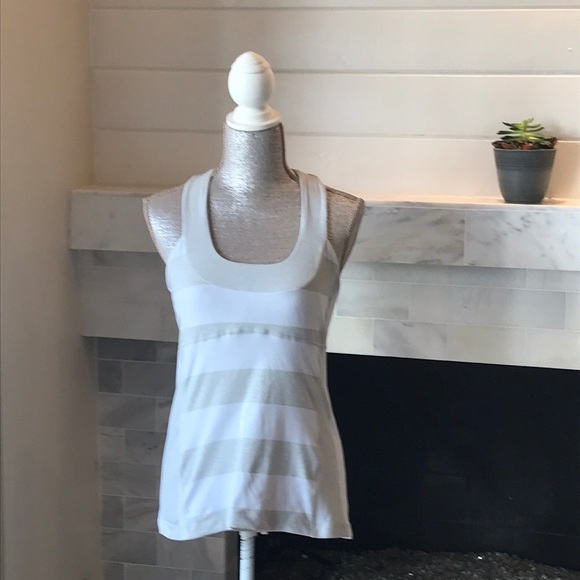 lululemon athletica Tops - Lululemon Athletica Gray Scooped Neck Top EUC!